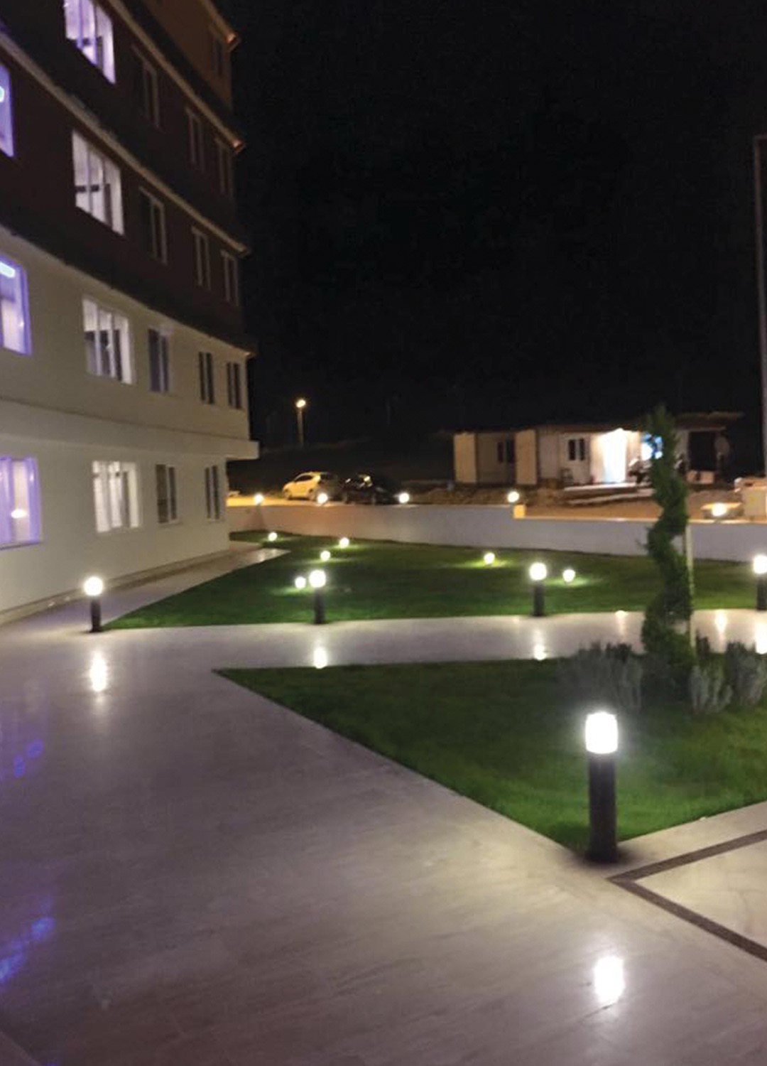 Ceren Residence Edirne — Bahçe ve yürüyüş yolları