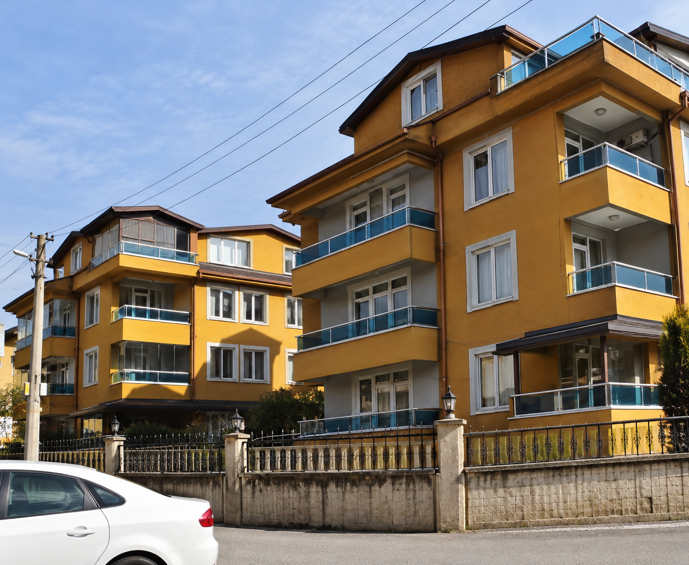 Özüm Sitesi — apartmanların genel görünümü